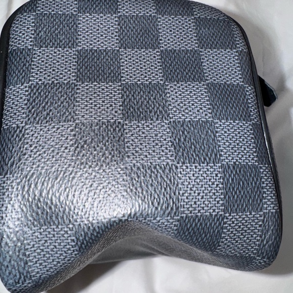 Louis Vuitton Toiletry Bag - Picture 7 of 11
